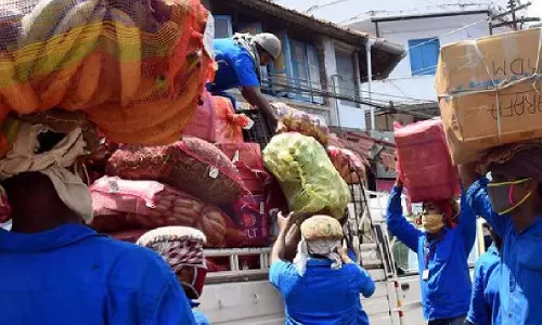 If Registered Persons In Headload Workers Scheme Applicable Area Have Desired Skills, Only They Can Load/Unload Delicate Articles: Kerala HC