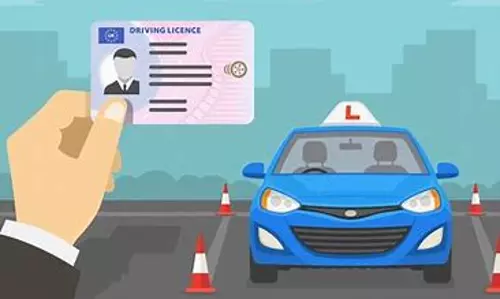Driving Licence Not Fake Merely Because It Was Not Converted To Smart Card: Delhi High Court Driving Licence Not Fake Merely Because It Was Not Converted To Smart Card: Delhi High Court