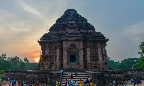 Right To Trade Not Absolute: Orissa High Court Declines To Relax Minimum Qualifications For Konark Temple Tourist Guides Licenses Right To Trade Not Absolute: Orissa High Court Declines To Relax Minimum Qualifications For Konark Temple Tourist Guides Licenses