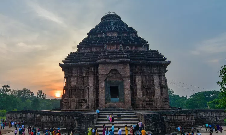 Right To Trade Not Absolute: Orissa High Court Declines To Relax Minimum Qualifications For Konark Temple Tourist Guides Licenses Right To Trade Not Absolute: Orissa High Court Declines To Relax Minimum Qualifications For Konark Temple Tourist Guides Licenses
