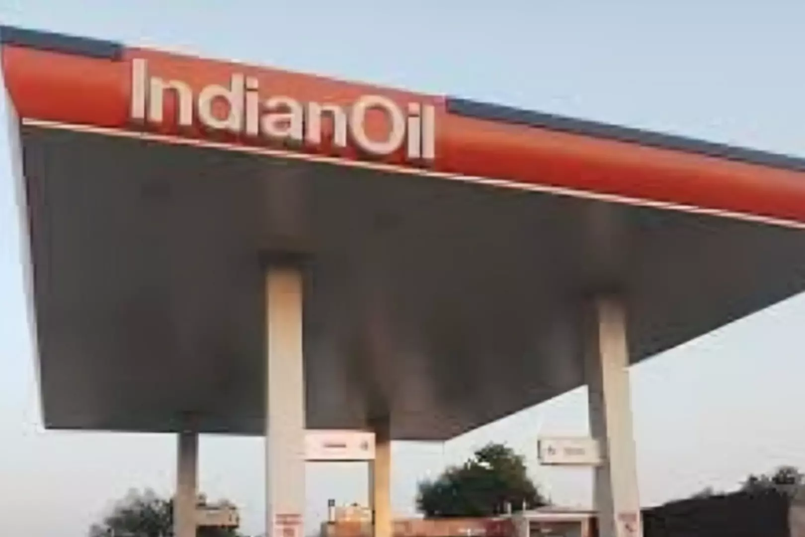 Disqualification Clauses Must Be Strictly Construed, Cannot Be Expanded Beyond Advertisement: Patna HC Upholds Grant Of IOCL Dealership