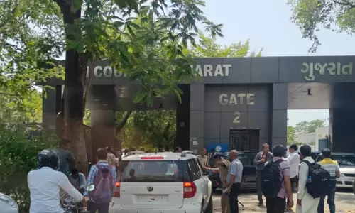 Gujarat High Court Discontinues Sitting After Bomb Threat Gujarat High Court Discontinues Sitting After Bomb Threat