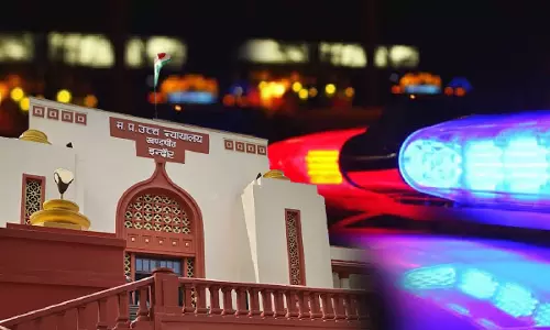 MP High Court Directs Strict Action Against Private Vehicles With Illegal Sirens, Flashing Lights, VIP Number Plates & Stickers