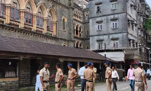 After Delhi HC, Bombay High Court Also Vacated Over Bomb Threat After Delhi HC, Bombay High Court Also Vacated Over Bomb Threat