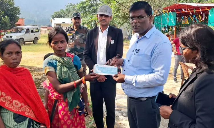 JHALSA Takes Cognisance Of Witch-Hunting Murder In Lohardaga District; Provides Financial Aid To Victims Family JHALSA Takes Cognisance Of Witch-Hunting Murder In Lohardaga District; Provides Financial Aid To Victims Family