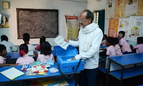4-Yr-Old Hung From Tree By Teachers Over Incomplete Homework: Chhattisgarh High Court Takes Cognizance 4-Yr-Old Hung From Tree By Teachers Over Incomplete Homework: Chhattisgarh High Court Takes Cognizance