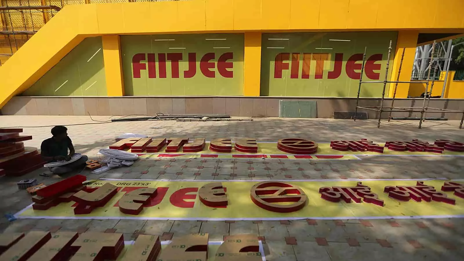 Delhi High Court Restrains FIITJEE Directors From Travelling Abroad, Orders Attachment Of ₹66 Lakh Over Unpaid Rent Dues Delhi High Court Restrains FIITJEE Directors From Travelling Abroad, Orders Attachment Of ₹66 Lakh Over Unpaid Rent Dues