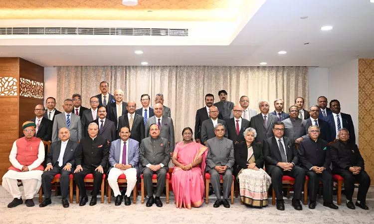 President Meets Supreme Court Judges On Constitution Day