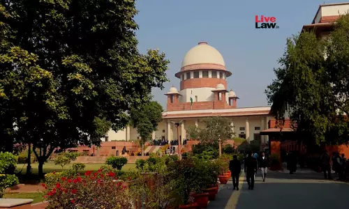 Supreme Court Grants Bail To Woman Accused Of Duping Builders By Impersonating As SC Lawyer Supreme Court Grants Bail To Woman Accused Of Duping Builders By Impersonating As SC Lawyer