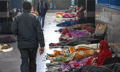Delhi Govt Cant Shirk Responsibility: High Court Orders Emergency Shelter Measures For Homeless Sleeping Outside Hospitals In Winter Cold Delhi Govt Cant Shirk Responsibility: High Court Orders Emergency Shelter Measures For Homeless Sleeping Outside Hospitals In Winter Cold
