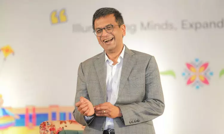 Justice DY Chandrachud, Gen Naravane & Ankur Warikoo Speak On Constitutional Values, Leadership & Growth At Vadodara Literature Fest Justice DY Chandrachud, Gen Naravane & Ankur Warikoo Speak On Constitutional Values, Leadership & Growth At Vadodara Literature Fest