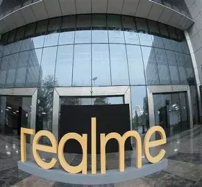 Delhi Consumer Commission Holds Realme Liable For Defective Phone Explosion; Awards ₹1 Lakh Compensation Delhi Consumer Commission Holds Realme Liable For Defective Phone Explosion; Awards ₹1 Lakh Compensation