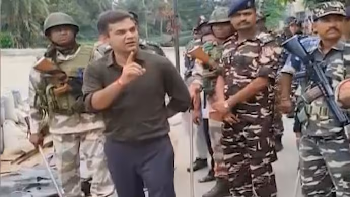 WB Polls: Calcutta High Court Declines To Pass Orders In Plea Seeking Action Against Police Observer Ajay Pal Sharma WB Polls: Calcutta High Court Declines To Pass Orders In Plea Seeking Action Against Police Observer Ajay Pal Sharma