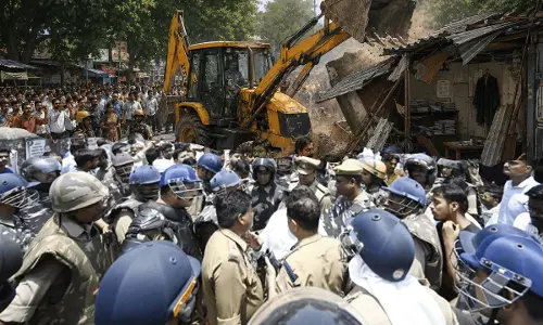 Lawyers, Police Clash In Lucknow Over Demolition Of Illegal Advocate Chambers Following High Court Directions