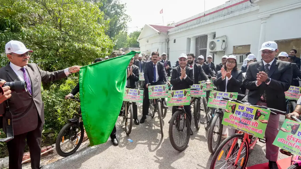 70 Judicial Officers In Lucknow Cycle To Court Following PM Modis Call For Fuel Conservation