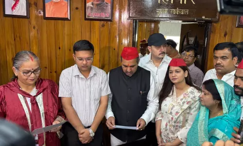 Lucknow Mayor Administers Oath To SP Corporator Following Allahabad HC Order Suspending Her Powers