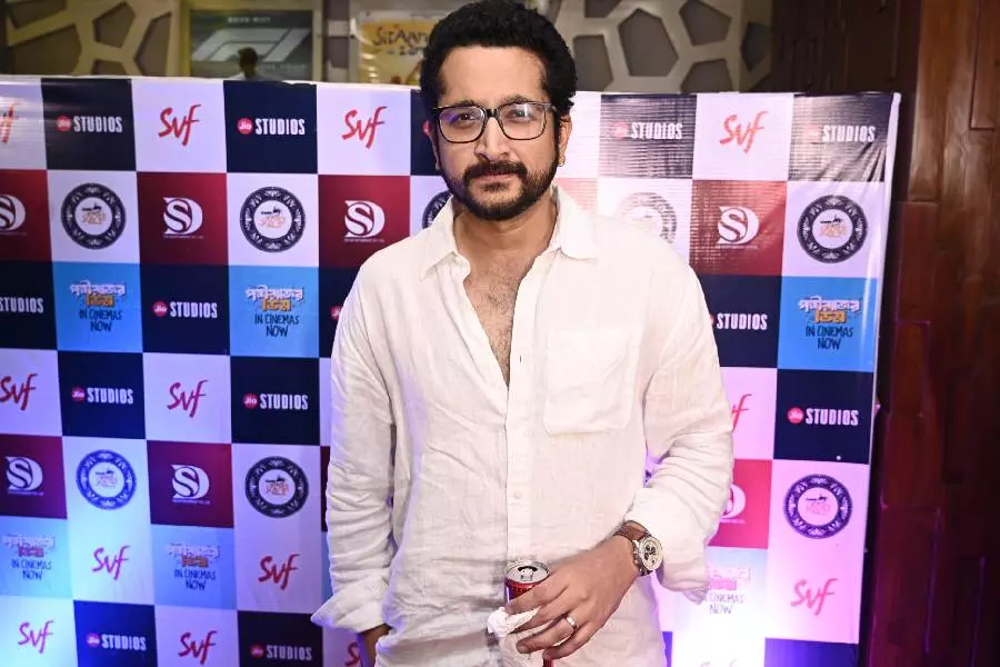 Calcutta High Court Directs No Coercive Steps Against Actor Parambrata Chatterjee In FIR Over Social Media Posts On 2021 Post-Poll Violence Calcutta High Court Directs No Coercive Steps Against Actor Parambrata Chatterjee In FIR Over Social Media Posts On 2021 Post-Poll Violence