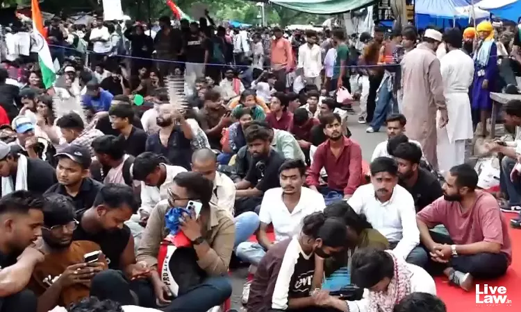 Let Things Cool Down Further: Delhi High Court Adjourns PIL Against Surveillance Of Protesters At Jantar Mantar Let Things Cool Down Further: Delhi High Court Adjourns PIL Against Surveillance Of Protesters At Jantar Mantar