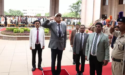 Allahabad High Court Lucknow Bench Marks 80th Independence Day With Flag Hoisting, Tributes To Mahatma Gandhi Allahabad High Court Lucknow Bench Marks 80th Independence Day With Flag Hoisting, Tributes To Mahatma Gandhi