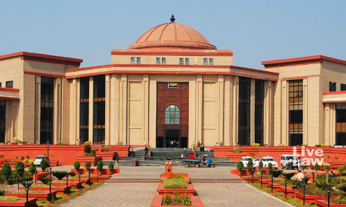 Acquittal Not Honourable, Based On Benefit Of Doubt: Chhattisgarh HC Upholds Railway Boards Decision Denying Full Pay For Suspension Period Acquittal Not Honourable, Based On Benefit Of Doubt: Chhattisgarh HC Upholds Railway Boards Decision Denying Full Pay For Suspension Period