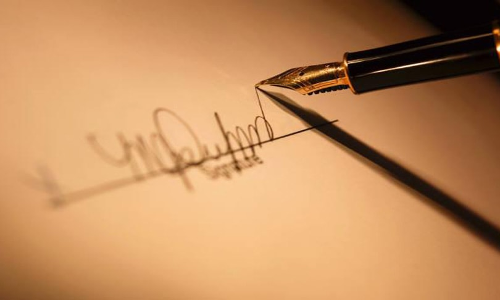 Handwriting On A Disputed Document Cannot Be Compared With Signatures On Vakalat & Written Statement: Andhra Pradesh High Court