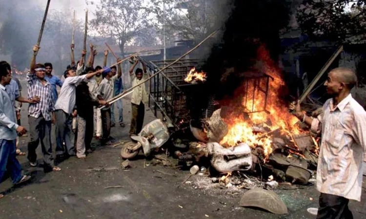 Breaking | Mumbai Court Acquits Two Accused In 2002 Best Bakery Case Breaking | Mumbai Court Acquits Two Accused In 2002 Best Bakery Case