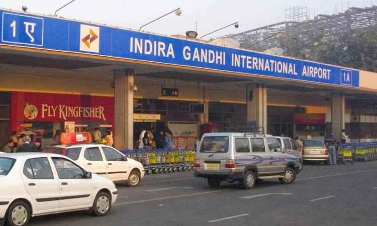 Air Passengers Violating Covid-19 Norms Should Be Put On No-Fly List; Flight Crew Be Authorized To Take Action Against Them: Delhi HC To DGCA Air Passengers Violating Covid-19 Norms Should Be Put On No-Fly List; Flight Crew Be Authorized To Take Action Against Them: Delhi HC To DGCA