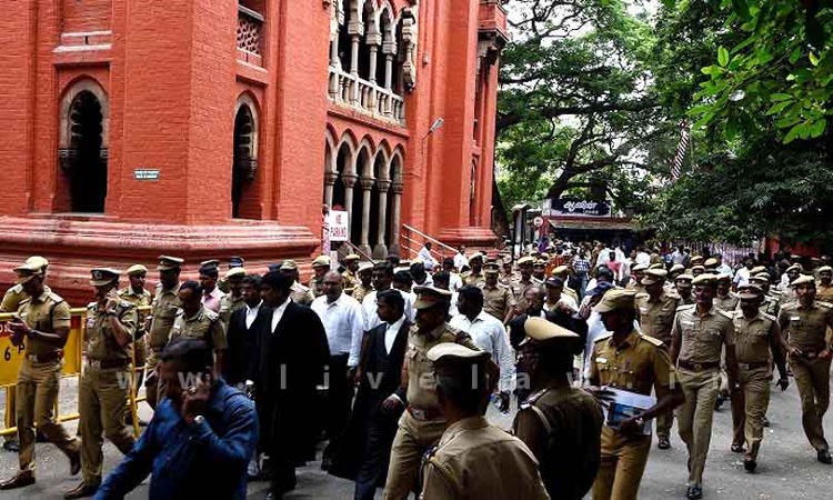 Bar Council Of TN & Puducherry Imposes Rs.10,000 On New Lawyers For Putting Up Hoardings