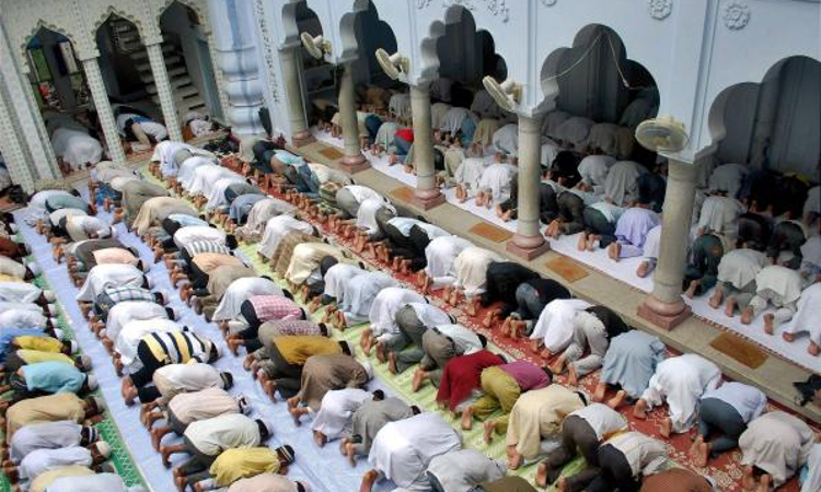 Mosques Permitted To Use Loudspeakers Under Which Law?: Karnataka High Court Asks State Mosques Permitted To Use Loudspeakers Under Which Law?: Karnataka High Court Asks State