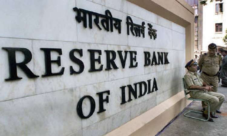 Delhi High Court Stays Direction Mandating Second Level Human Review Of Rejected RBI Ombudsman Complaints Delhi High Court Stays Direction Mandating Second Level Human Review Of Rejected RBI Ombudsman Complaints