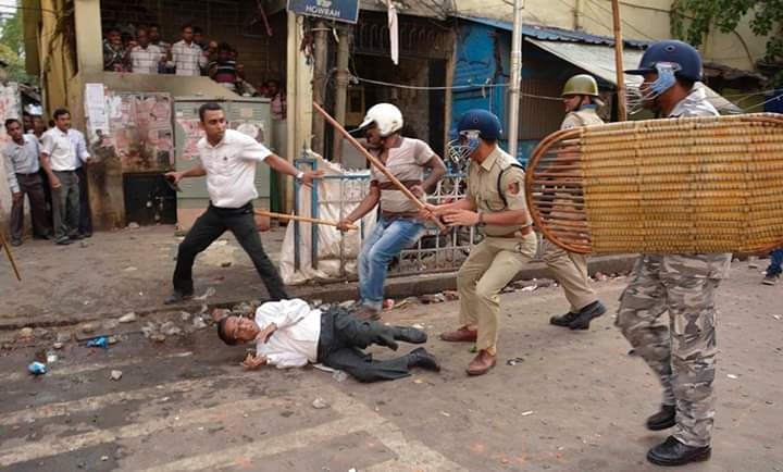 Police Attack On Howrah Lawyers: Court Premises Are To Be Insulated From All Sorts Of Intrusions, Says Cal HC, Seeks Response From Govt, Cops Police Attack On Howrah Lawyers: Court Premises Are To Be Insulated From All Sorts Of Intrusions, Says Cal HC, Seeks Response From Govt, Cops